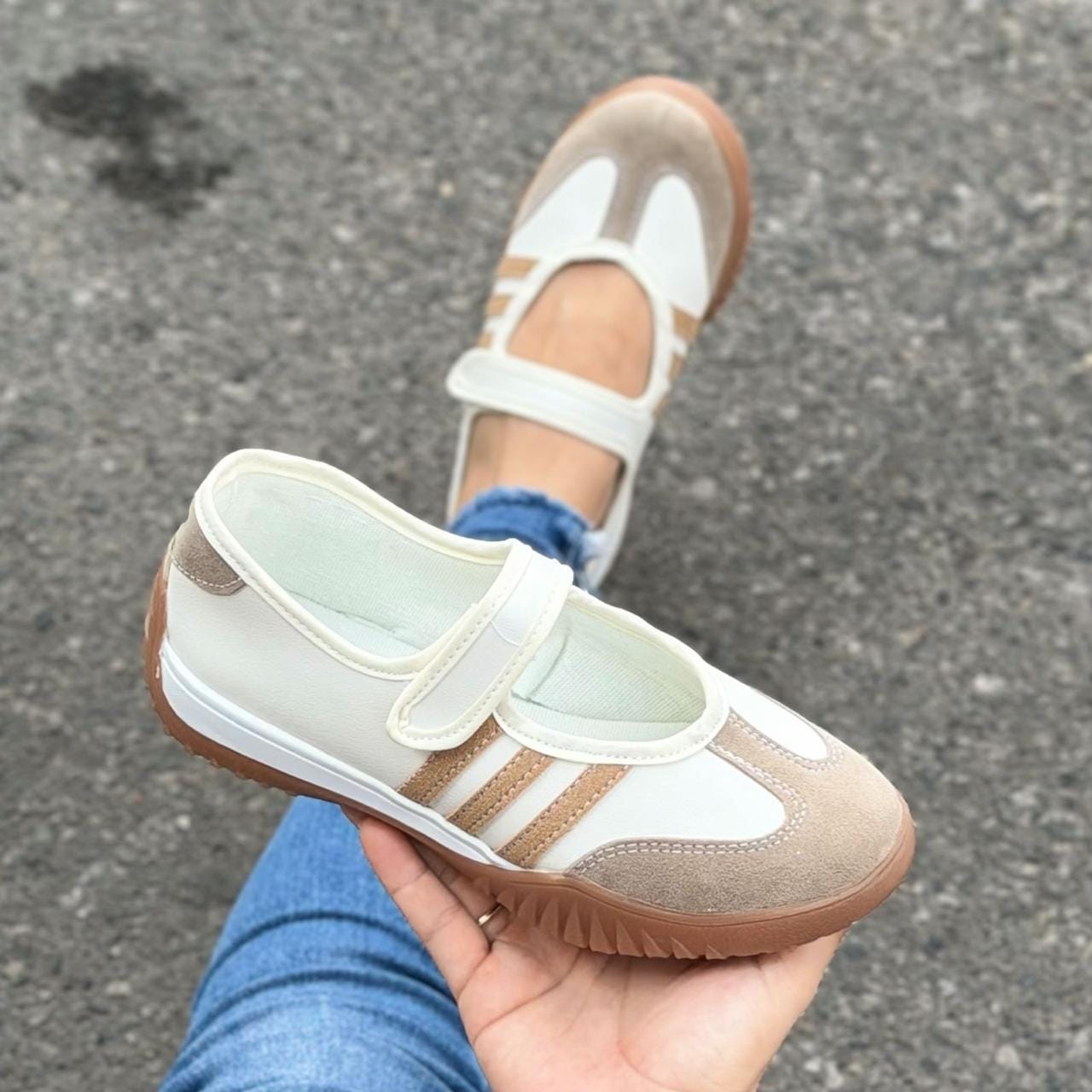 Baleta Adidas Cierre Mágico Blanco marro